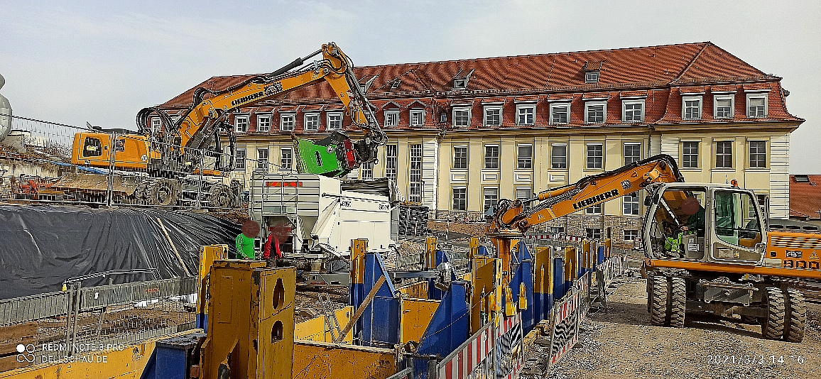 Ohhh, wat en schön' Baustell' ! Mittendrinn die BLEND-Anlage zur Flüssigbodenproduktion. Arbeiten auf engstem Raum. 